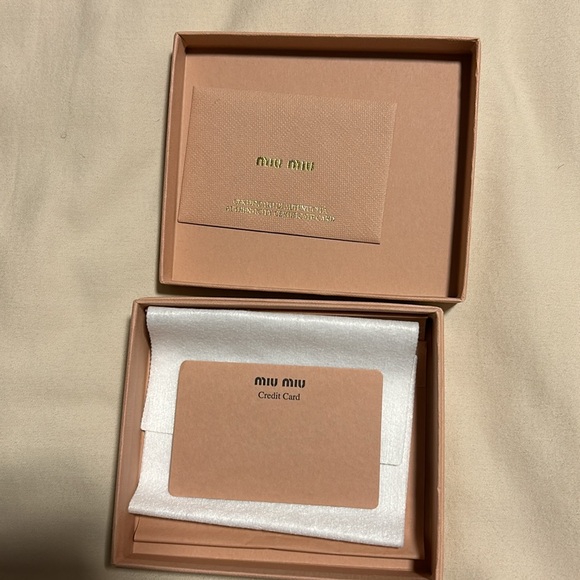 Miu Miu Box - Picture 3 of 3